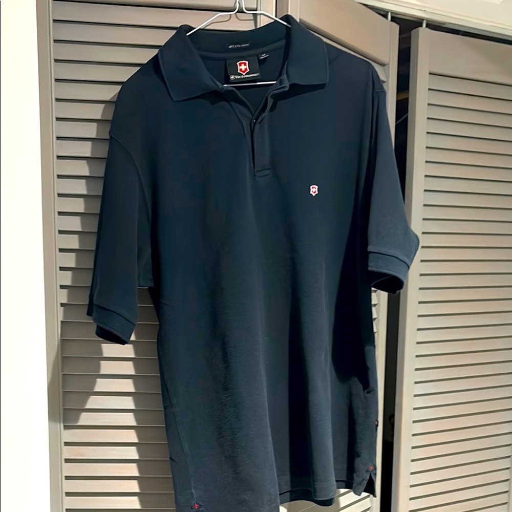 Men’s Victorinox Black Polo Top with Logo. VGUC.